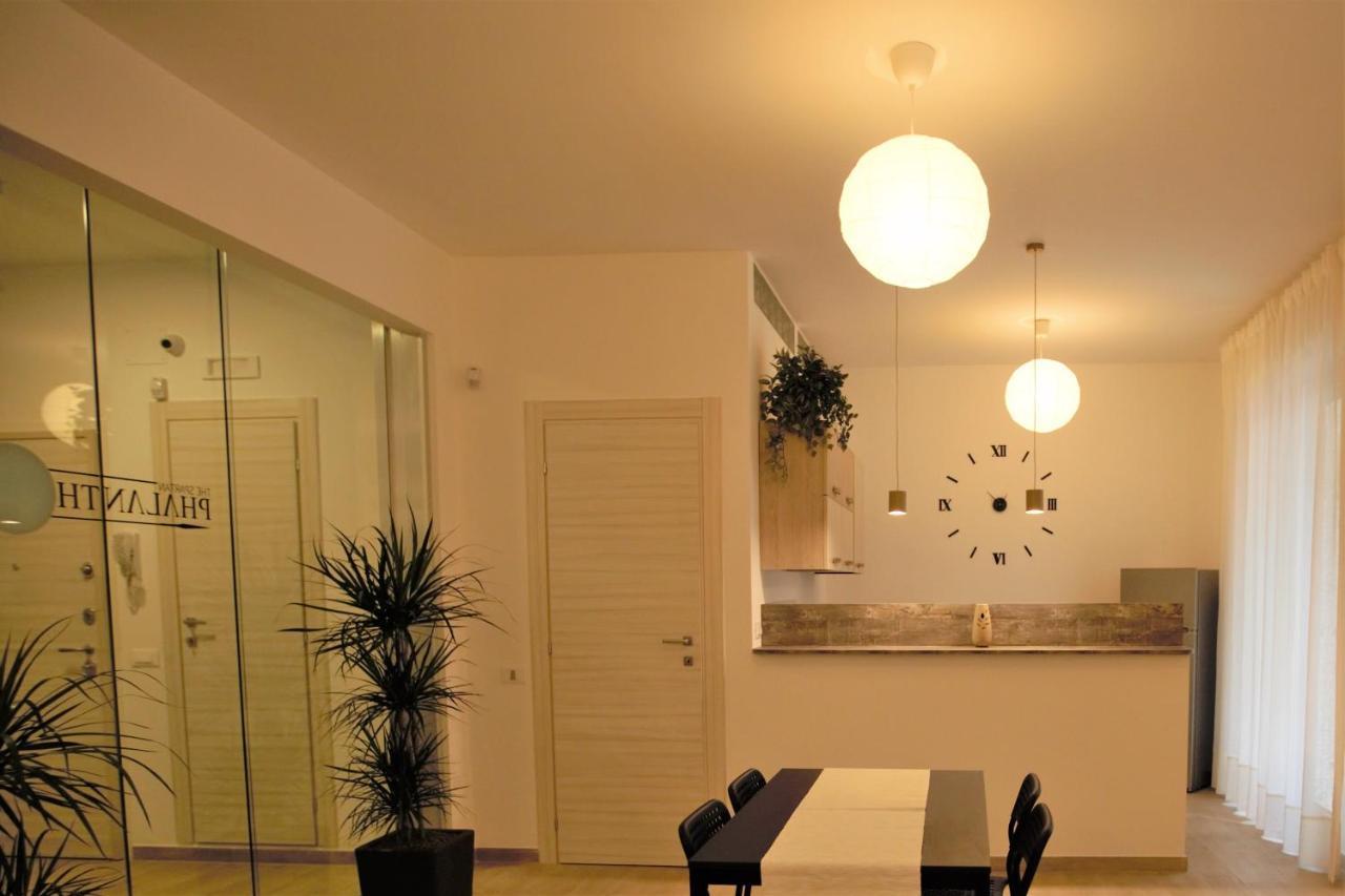 Phalanthos Taranto Bed & Breakfast Eksteriør bilde